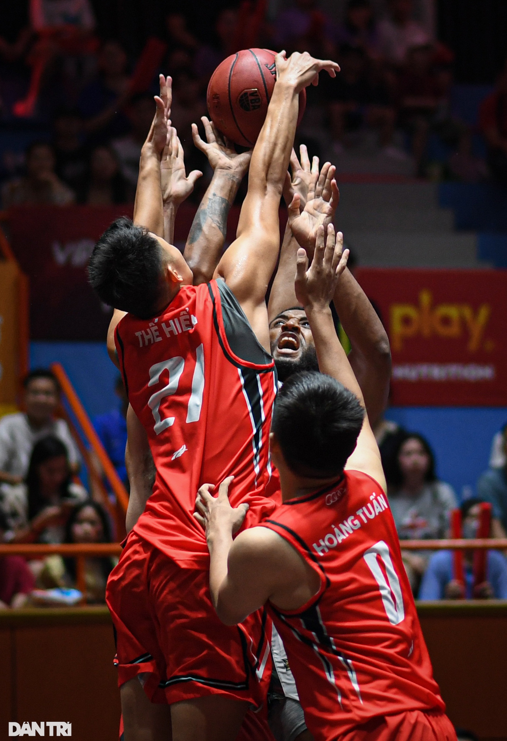 CĐV Saigon Heat đốt cháy nhà thi đấu Tây Hồ trong niềm vui chiến thắng - 5 CĐV Saigon Heat đốt cháy nhà thi đấu Tây Hồ trong niềm vui chiến thắng - 5