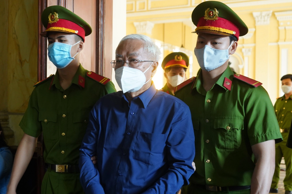 Gây thiệt hại 5.500 tỷ đồng, ông Trần Phương Bình lại hầu tòa - 1 Gây thiệt hại 5.500 tỷ đồng, ông Trần Phương Bình lại hầu tòa - 1