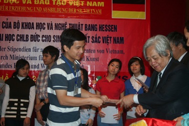 50 sinh viên xuất sắc nhận học bổng Hessen