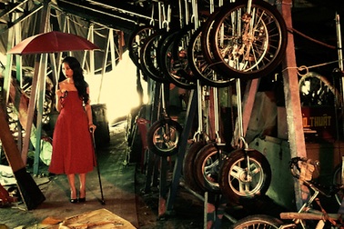 Lều Phương Anh mạo hiểm với xiếc