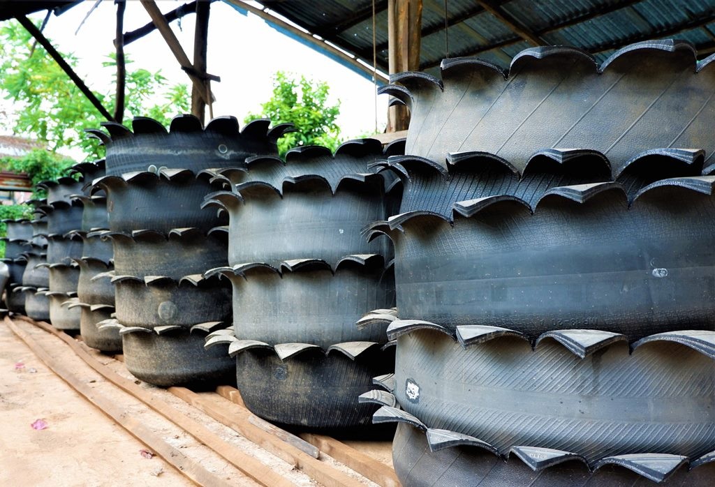 Anh nông dân miền Tây biến lốp xe cũ thành chậu cây cảnh siêu đẹp - 4