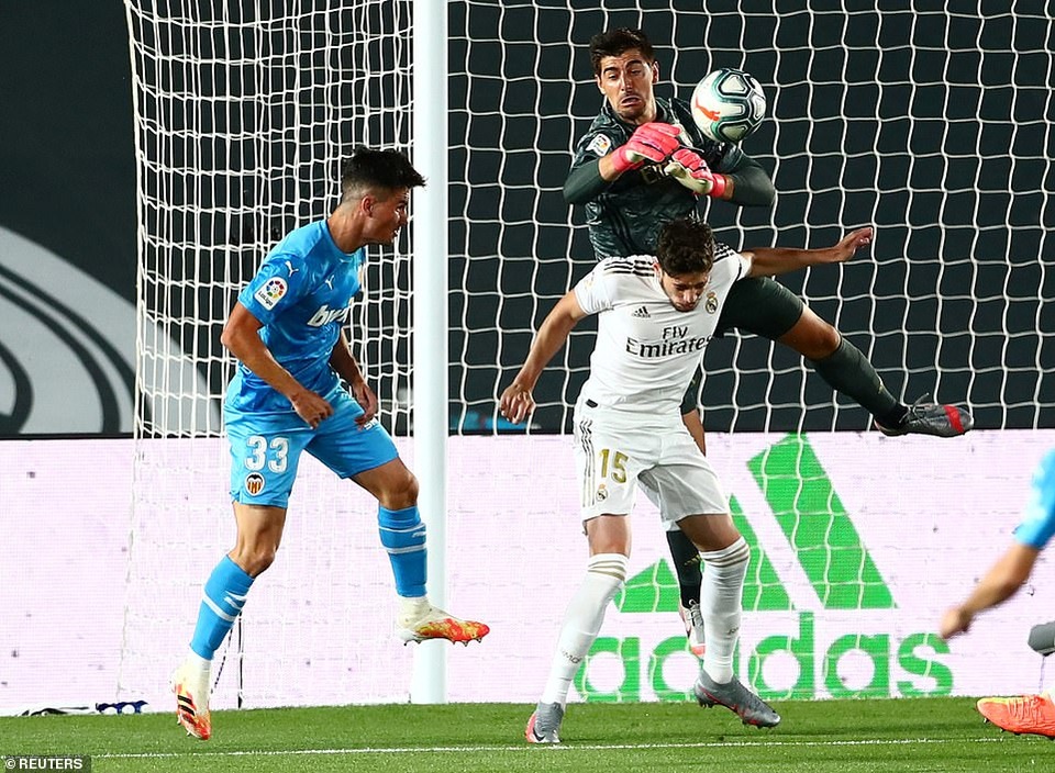 Thắng đậm Valencia, Real Madrid gây áp lực lên Barcelona - 12 Thắng đậm Valencia, Real Madrid gây áp lực lên Barcelona - 12