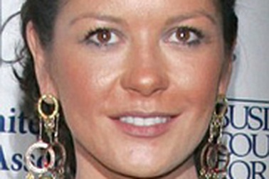 Catherine Zeta-Jones cũng mắc lỗi trang điểm