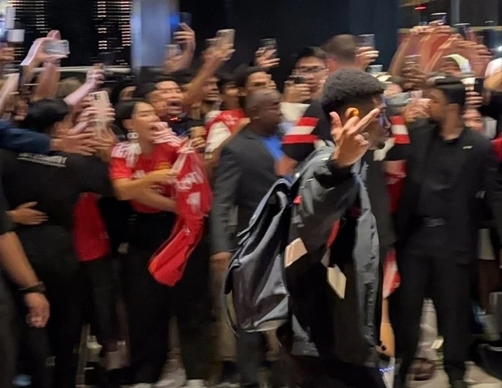 Ngôi sao Man Utd có hành động gây phẫn nộ ở Malaysia và sự thật đằng sau - 1 Ngôi sao Man Utd có hành động gây phẫn nộ ở Malaysia và sự thật đằng sau - 1