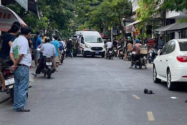 Mang súng, dao kiếm hỗn chiến giữa trung tâm thành phố