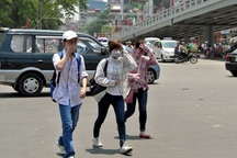 Hôm nay nhiệt độ Hà Nội tiếp tục vượt ngưỡng 40 độ C