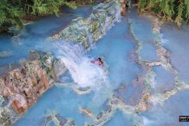 Hồ bơi nước nóng như ruộng bậc thang nổi tiếng Italy