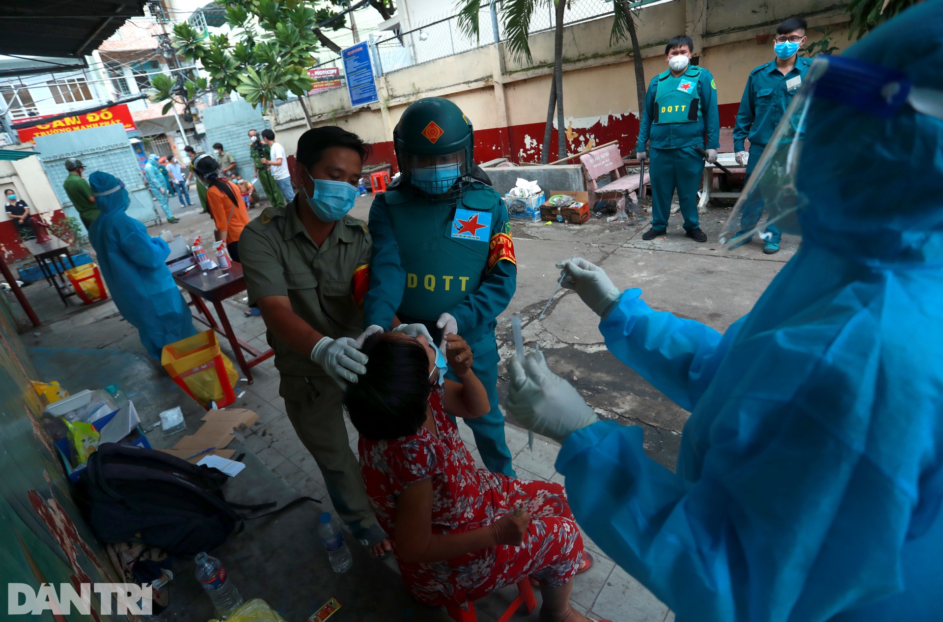 Xét nghiệm Covid-19, ma túy để tiêm vắc xin cho người lang thang ở TPHCM - 9 Xét nghiệm Covid-19, ma túy để tiêm vắc xin cho người lang thang ở TPHCM - 9