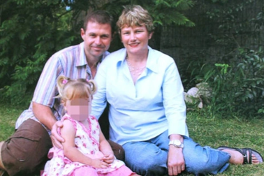 Chiếc bàn là dính máu bí ẩn trong vụ án cựu cảnh sát giết vợ