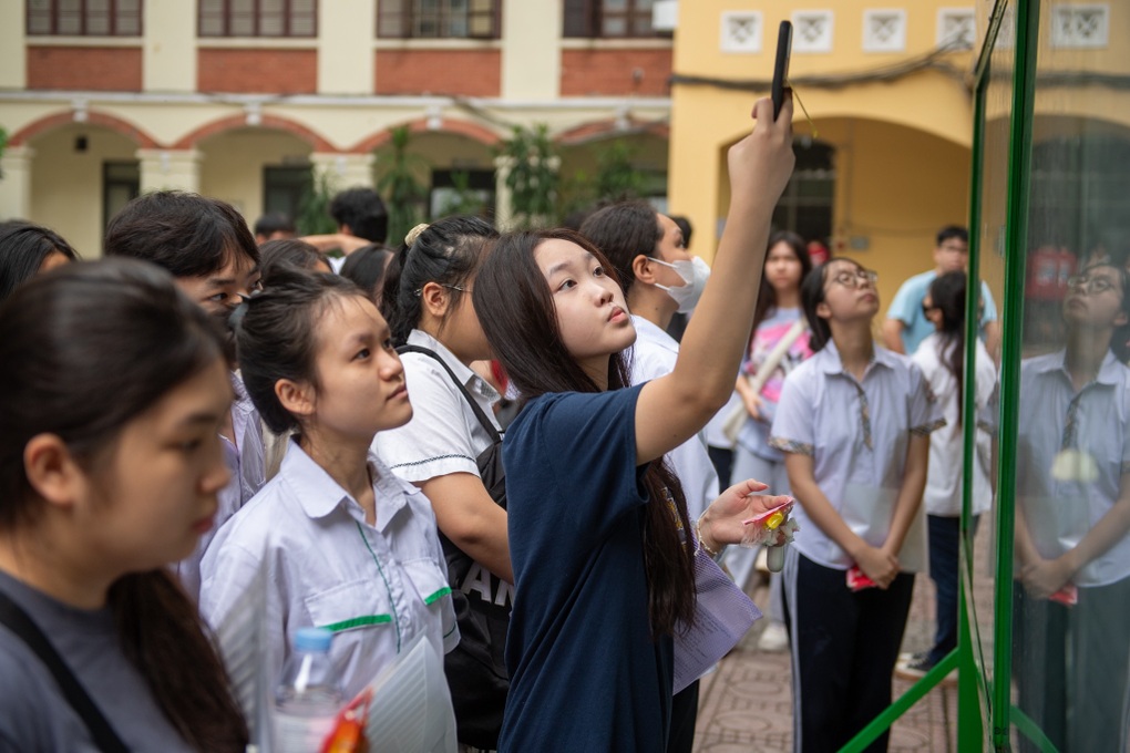 Thi lớp 10 tại Hà Nội: Gần 106.000 học sinh bước vào bài thi đầu tiên - 5