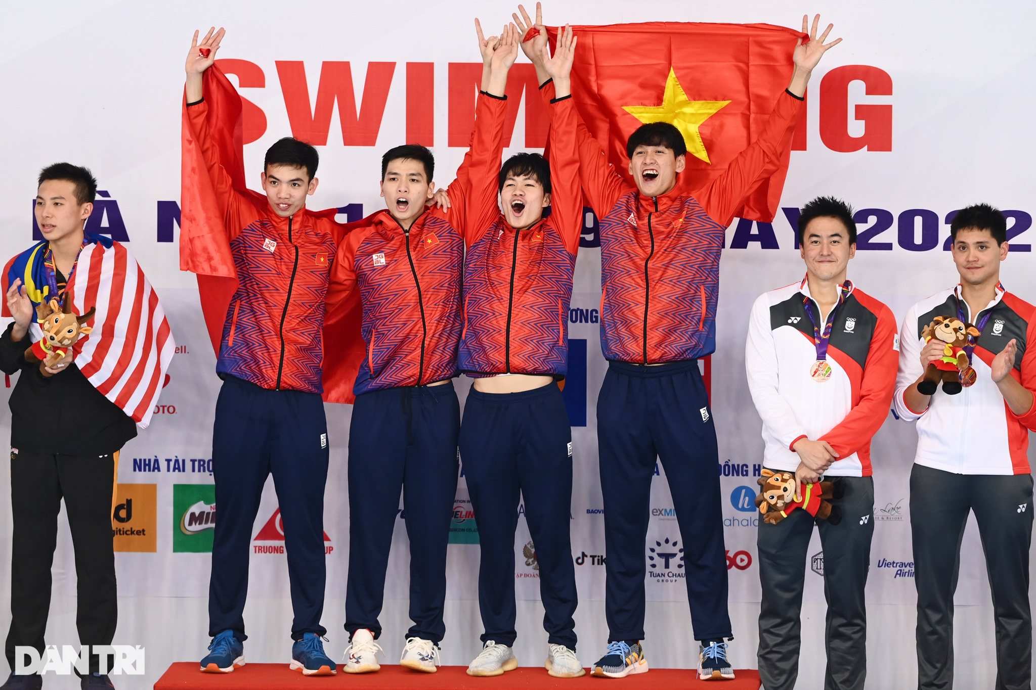 Khoảnh khắc đội bơi Việt Nam phá kỷ lục SEA Games thi 4x200m tiếp sức tự do - 19 Khoảnh khắc đội bơi Việt Nam phá kỷ lục SEA Games thi 4x200m tiếp sức tự do - 19