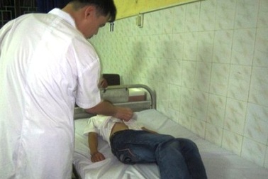 Sau uống sữa “Cô gái Hà Lan” tiếp thị, 12 học sinh nhập viện