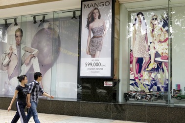 Shop sang trọng đồng loạt đóng cửa vì kinh tế suy thoái 