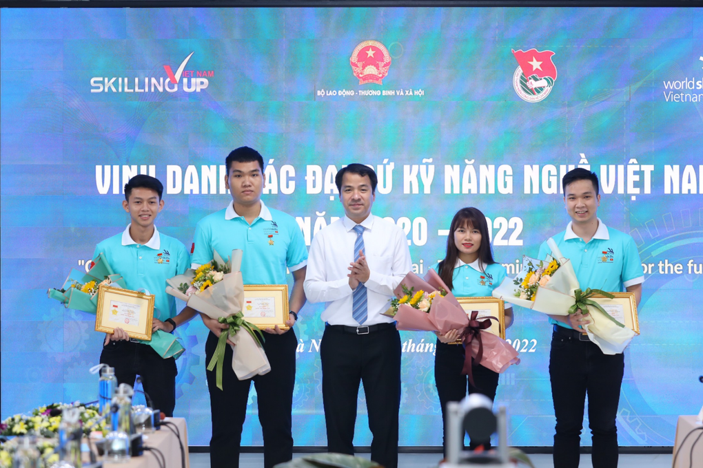 Đại sứ Kỹ năng nghề Việt Nam 2022: Luyện tập từ 8 giờ sáng đến 9 giờ tối - 4 Đại sứ Kỹ năng nghề Việt Nam 2022: Luyện tập từ 8 giờ sáng đến 9 giờ tối - 4