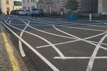 Vạch kẻ đường gây "tiền đình" ở Pháp