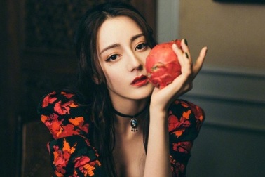 Thần thái đỉnh cao và nhan sắc cuốn hút của mỹ nhân Địch Lệ Nhiệt Ba