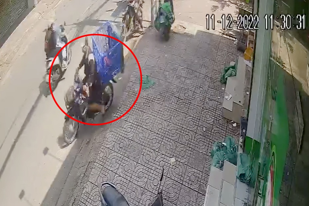Nhân viên giao hàng bị trộm xe máy ở TPHCM - 1 Nhân viên giao hàng bị trộm xe máy ở TPHCM - 1