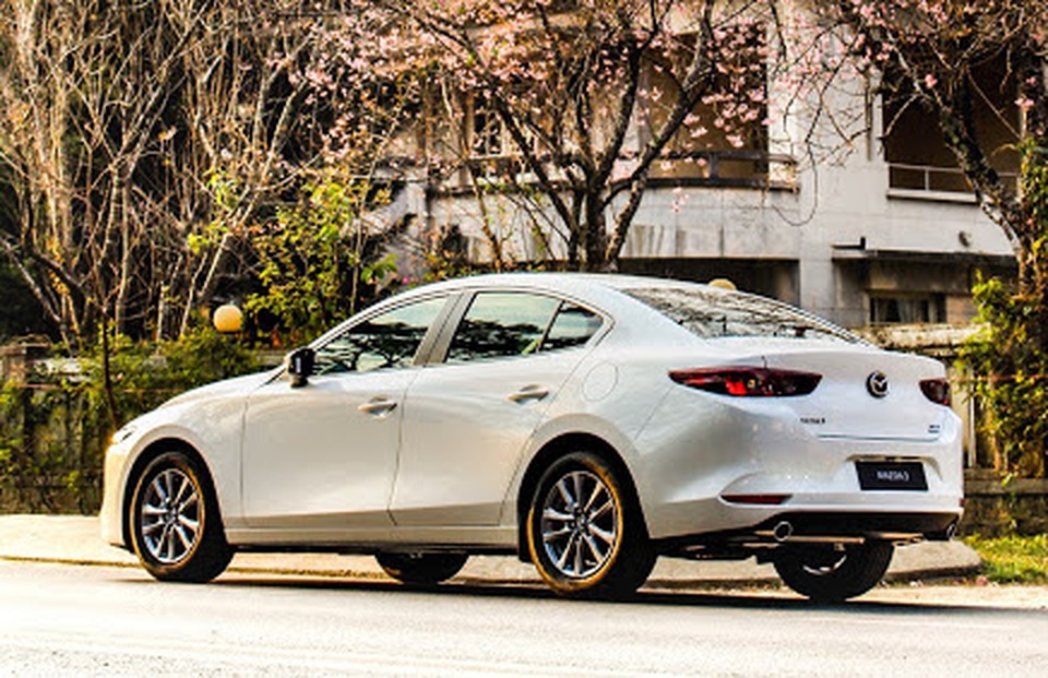 Mua Mazda3 hay Kia Cerato với 650 triệu đồng để đi ngoại giao, công việc? - 1