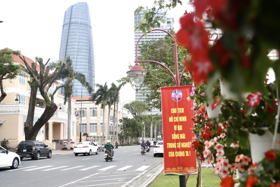 Đà Nẵng rực rỡ cờ hoa chào mừng Đại hội Đảng XIII - 2 Đà Nẵng rực rỡ cờ hoa chào mừng Đại hội Đảng XIII - 2