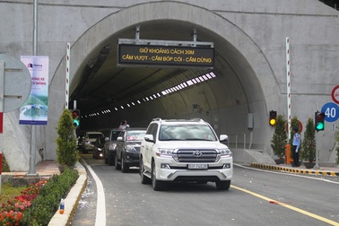 Chỉ mất 6 phút để qua hầm xuyên núi nối Bình Định - Phú Yên