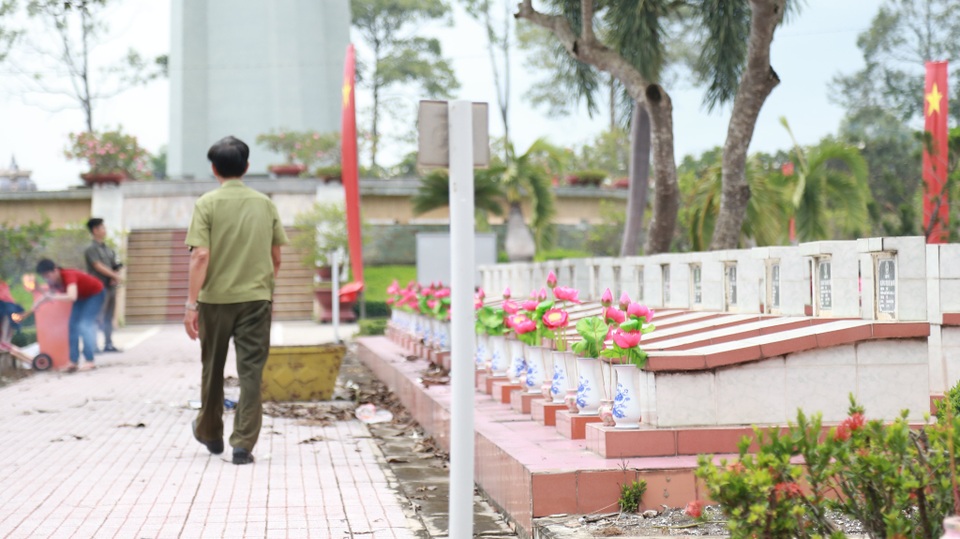 Người lính già đi khắp đất nước thắp nhang mộ liệt sĩ - 4 Người lính già đi khắp đất nước thắp nhang mộ liệt sĩ - 4