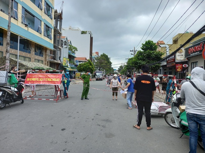 TP.HCM sẽ xử phạt những trường hợp nâng giá bán hàng - Ảnh 1.