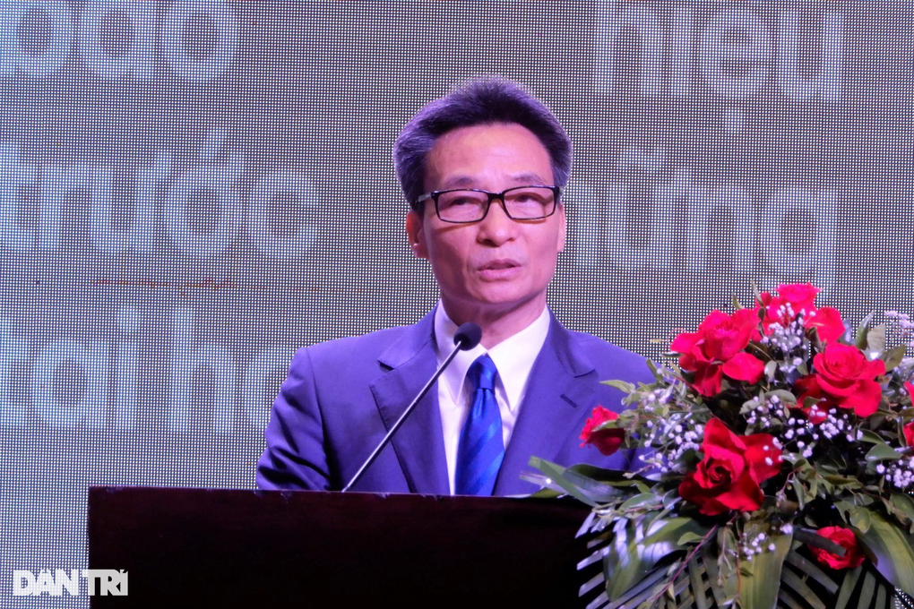 Phó Thủ tướng mong muốn các nhà văn đồng hành cùng đất nước - 1 Phó Thủ tướng mong muốn các nhà văn đồng hành cùng đất nước - 1