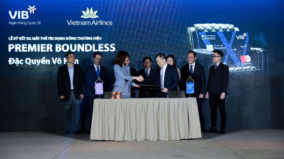 Thẻ đồng thương hiệu đặc quyền – chiến lược mới của hãng bay và ngân hàng - 2 Thẻ đồng thương hiệu đặc quyền – chiến lược mới của hãng bay và ngân hàng - 2