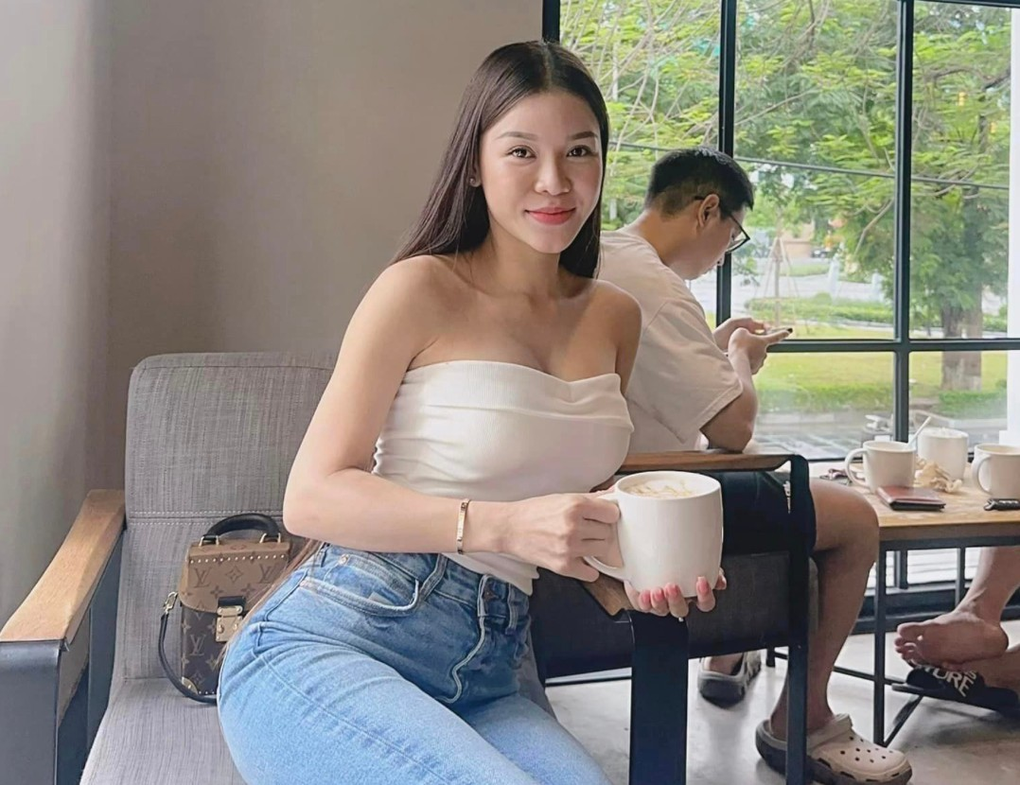 Bạn gái tin đồn của thủ môn Đặng Văn Lâm ngày càng nóng bỏng - 1