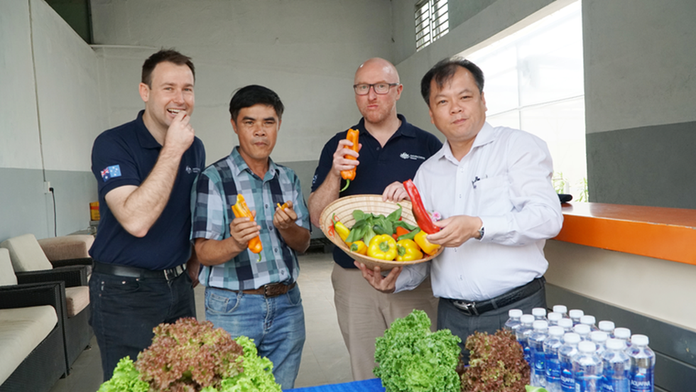 Từ “tri thức hóa nông dân” đến xây dựng xã nông thôn số - 7 Từ “tri thức hóa nông dân” đến xây dựng xã nông thôn số - 7