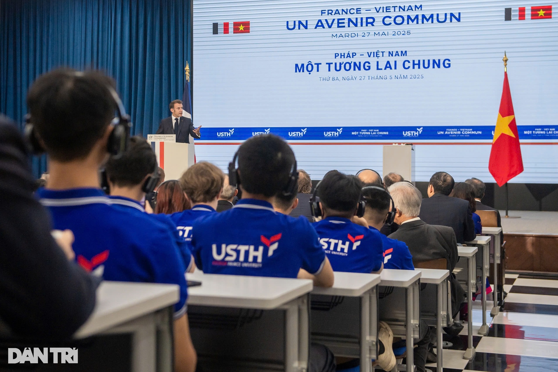 Tổng thống Pháp Emmanuel Macron giao lưu với sinh viên Việt Nam - 4 Tổng thống Pháp Emmanuel Macron giao lưu với sinh viên Việt Nam - 4