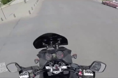 Với tình yêu hai bánh - Đừng quá "mạnh bạo"