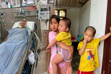 Cú ngã xe máy trong đêm đẩy gia đình nghèo vào ngõ cụt