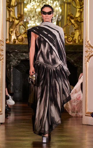 Thiết kế denim phá cách gây ấn tượng tại Tuần lễ thời trang Paris - 2 Thiết kế denim phá cách gây ấn tượng tại Tuần lễ thời trang Paris - 2