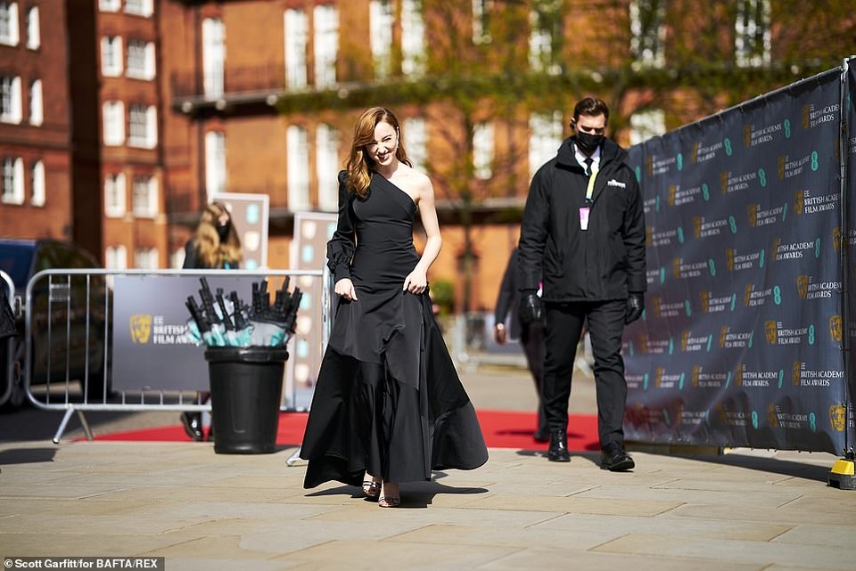 Hoa hậu thế giới diện áo không nội y, đẹp đôi bên chồng kém 10 tuổi - 7 Hoa hậu thế giới diện áo không nội y, đẹp đôi bên chồng kém 10 tuổi - 7