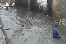 Quảng Ninh tiếp tục mưa, người dân giỡn mạng sống dưới “suối than”