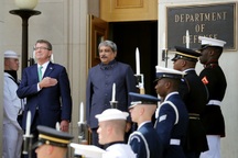 Mỹ ký thỏa thuận quân sự với Ấn Độ, “nắn gân” Trung Quốc ở Biển Đông