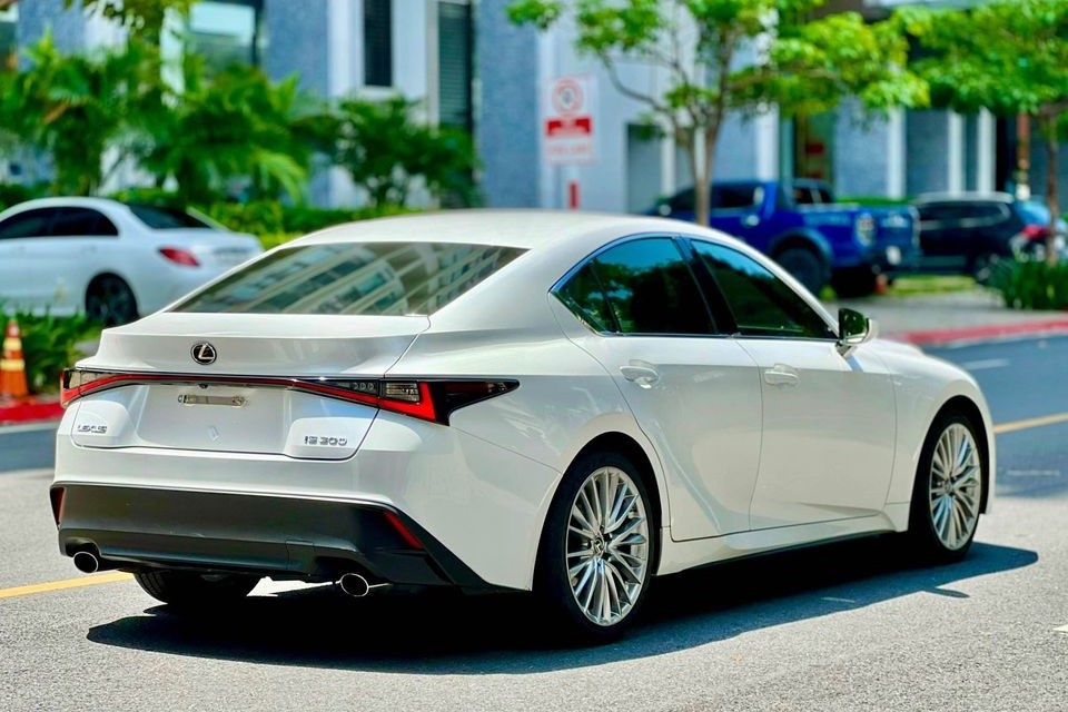 Giảm sức hút và khó cạnh tranh, xe sang Lexus IS âm thầm rút khỏi Việt Nam?