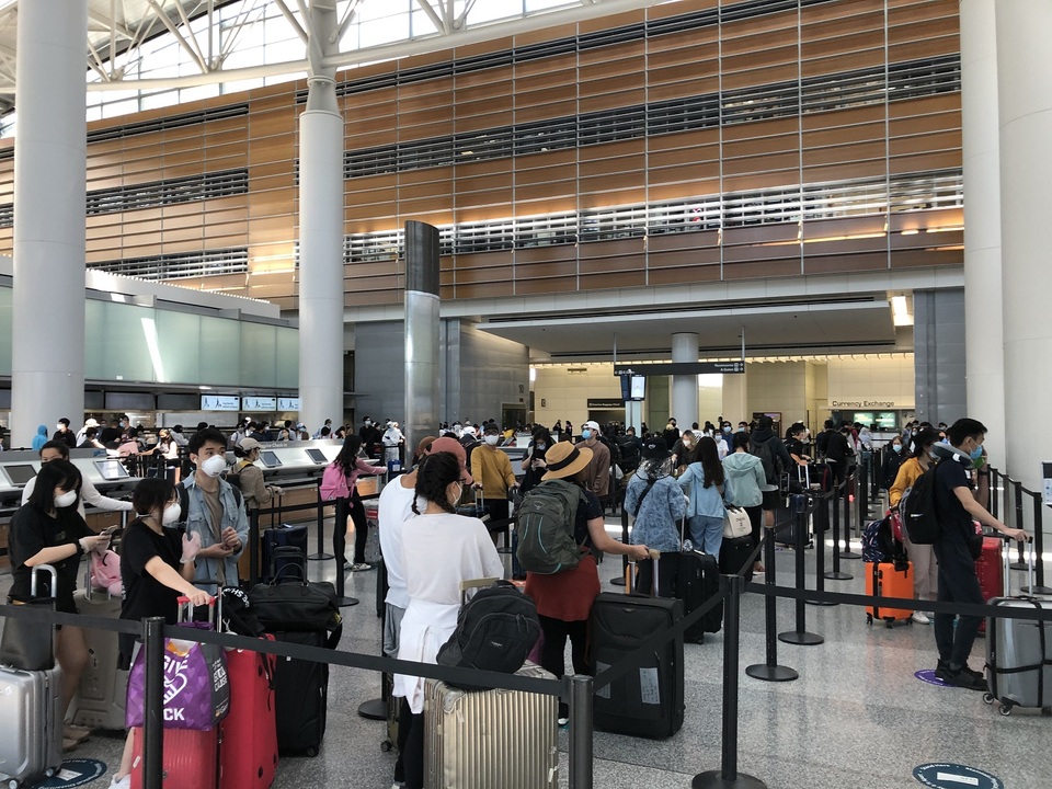 Cụ ông 70 tuổi người Việt tử vong trên chuyến bay hồi hương từ Mỹ - 1 Cụ ông 70 tuổi người Việt tử vong trên chuyến bay hồi hương từ Mỹ - 1