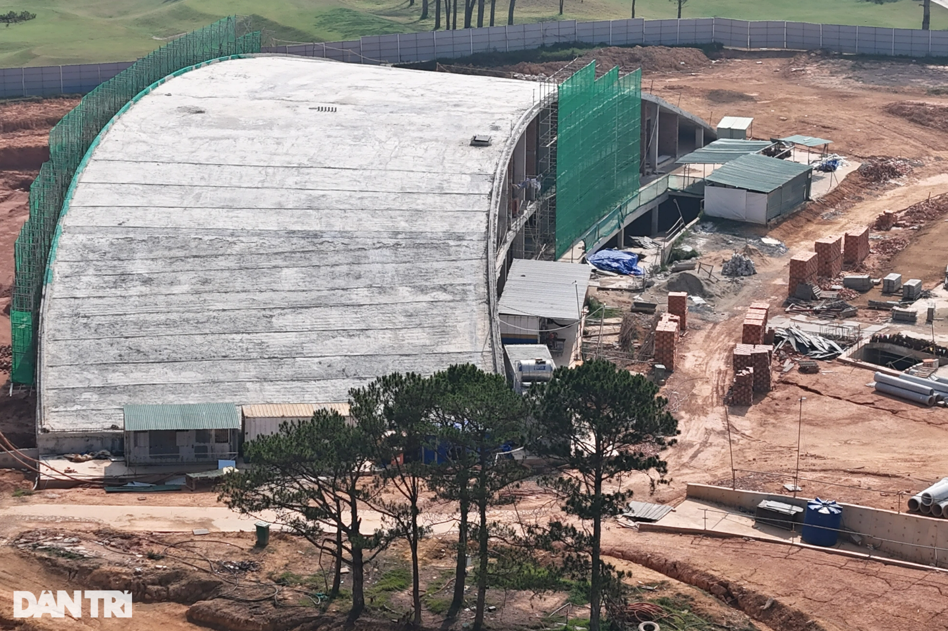 Cụm công trình không phép trong sân golf gây ồn ào thời gian qua tại Đà Lạt - 4 Cụm công trình không phép trong sân golf gây ồn ào thời gian qua tại Đà Lạt - 4