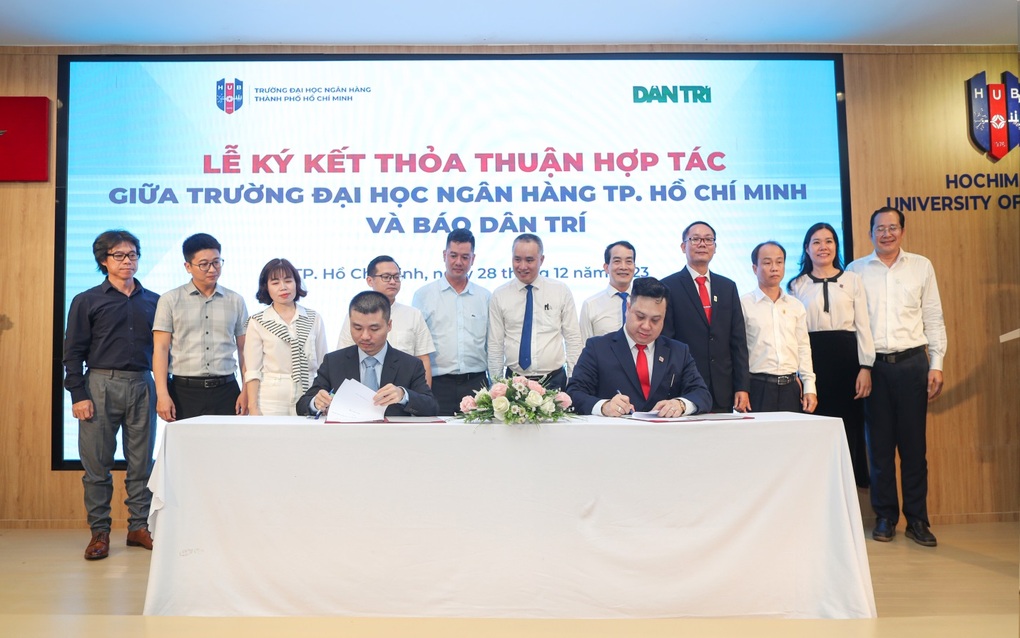 Hợp tác giữa Dân trí - Đại học Ngân hàng TPHCM: Thêm thông tin tài chính hữu ích đến độc giả - 1 Hợp tác giữa Dân trí - Đại học Ngân hàng TPHCM: Thêm thông tin tài chính hữu ích đến độc giả - 1