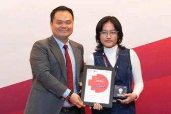 Ám ảnh nợ nần, nữ sinh bứt phá giành học bổng toàn phần đại học quốc tế