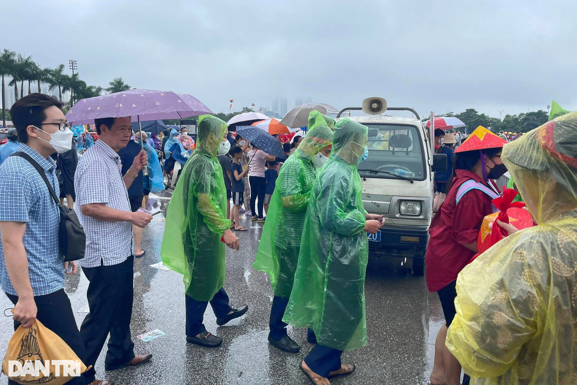Hà Nội đội mưa ra sân Mỹ Đình, TPHCM đổ xuống đường tiếp lửa - 2 Hà Nội đội mưa ra sân Mỹ Đình, TPHCM đổ xuống đường tiếp lửa - 2