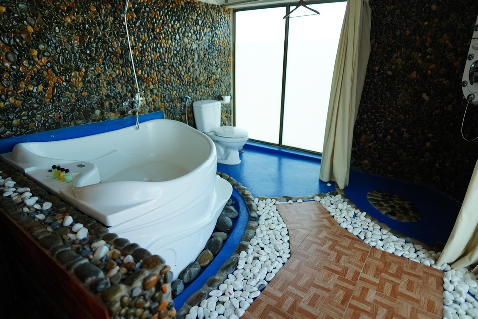 Nhiều người xin được cách ly ở resort, khách sạn cao cấp - 12 Nhiều người xin được cách ly ở resort, khách sạn cao cấp - 12