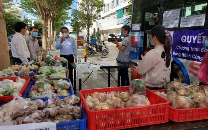 Nhiều “chợ kiểu mới” phục vụ người dân vùng dịch