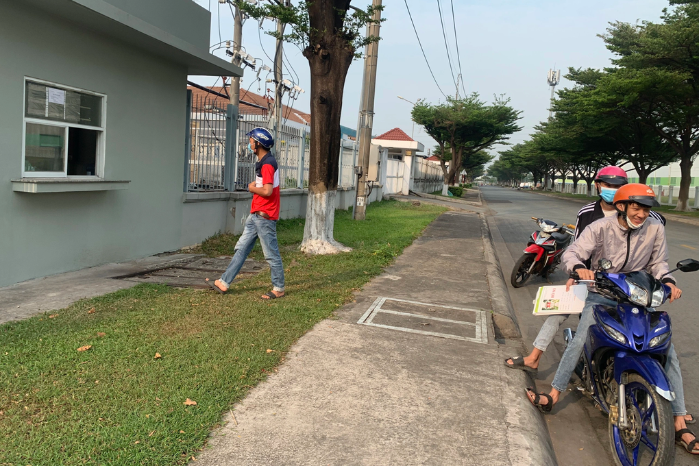 Ít doanh nghiệp tuyển dụng, lao động gian nan đi tìm việc - 2 Ít doanh nghiệp tuyển dụng, lao động gian nan đi tìm việc - 2