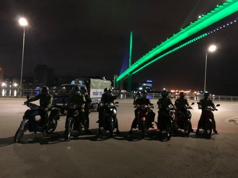 Hạ Long xử lý hơn 40 người vi phạm giờ giới nghiêm - 4