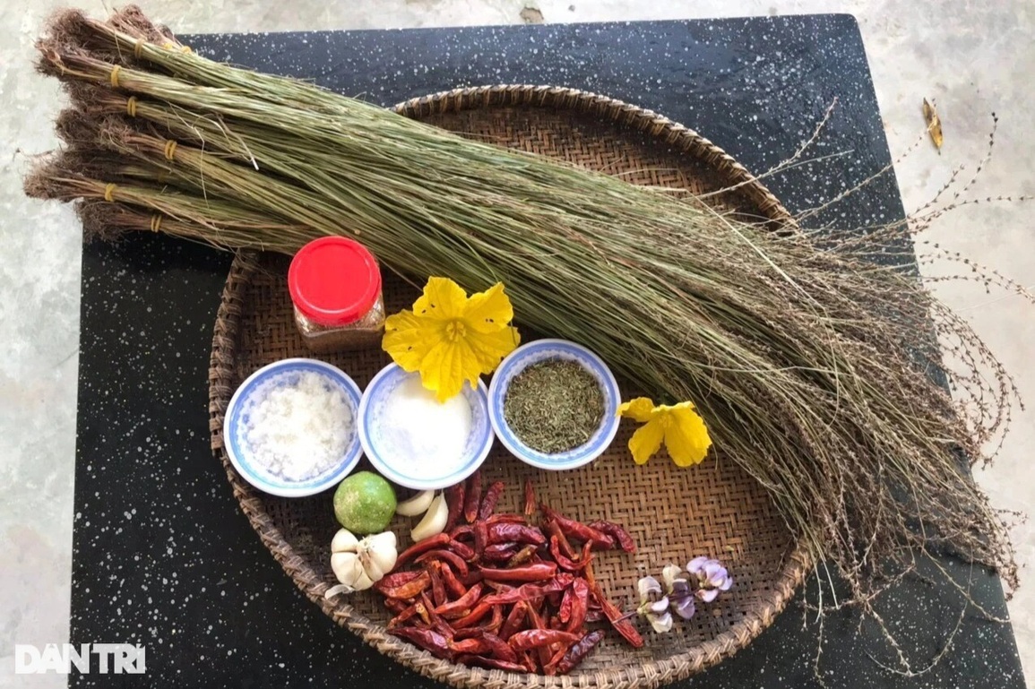 Băng rừng tìm loại cỏ thơm, chế biến thành món đặc sản kiếm lãi tiền triệu - 2 Băng rừng tìm loại cỏ thơm, chế biến thành món đặc sản kiếm lãi tiền triệu - 2