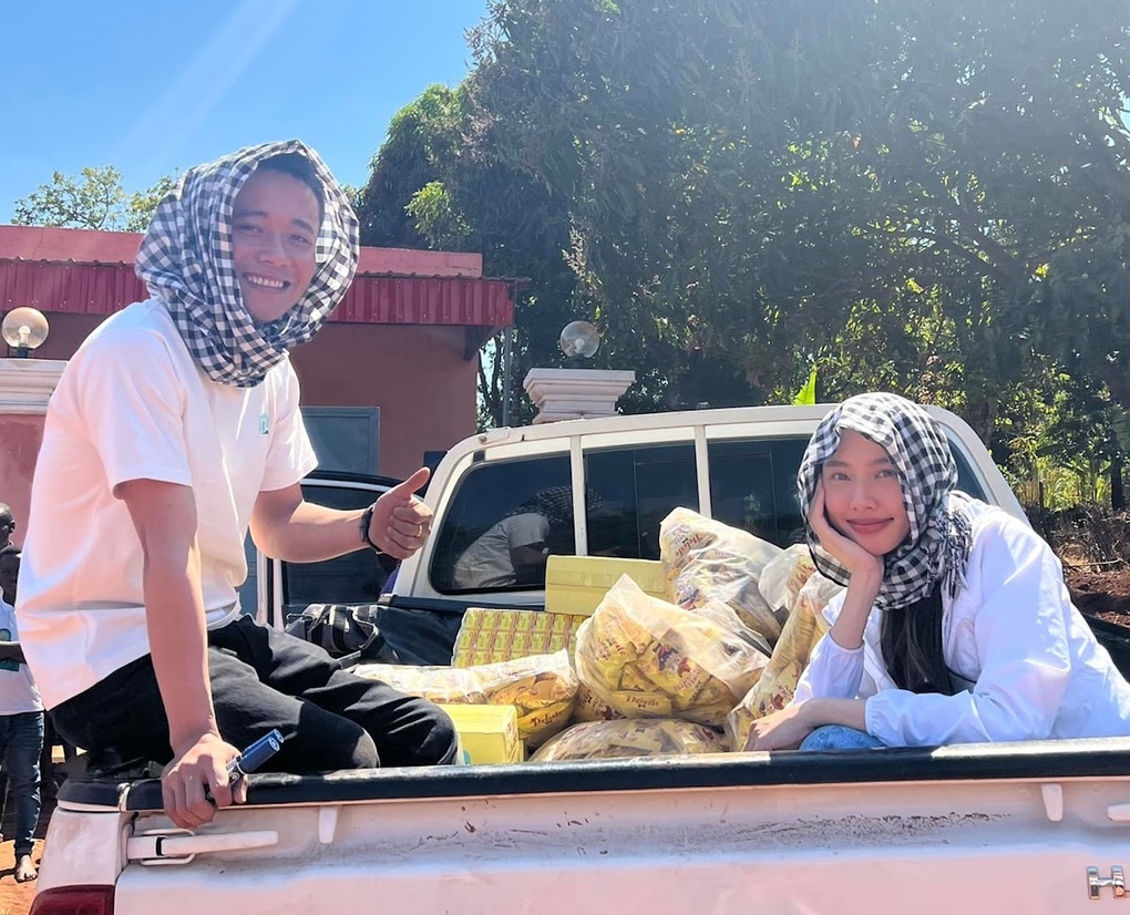 Vì sao Hoa hậu Thùy Tiên và Quang Linh Vlogs nổ view mạng xã hội? - 1 Vì sao Hoa hậu Thùy Tiên và Quang Linh Vlogs nổ view mạng xã hội? - 1