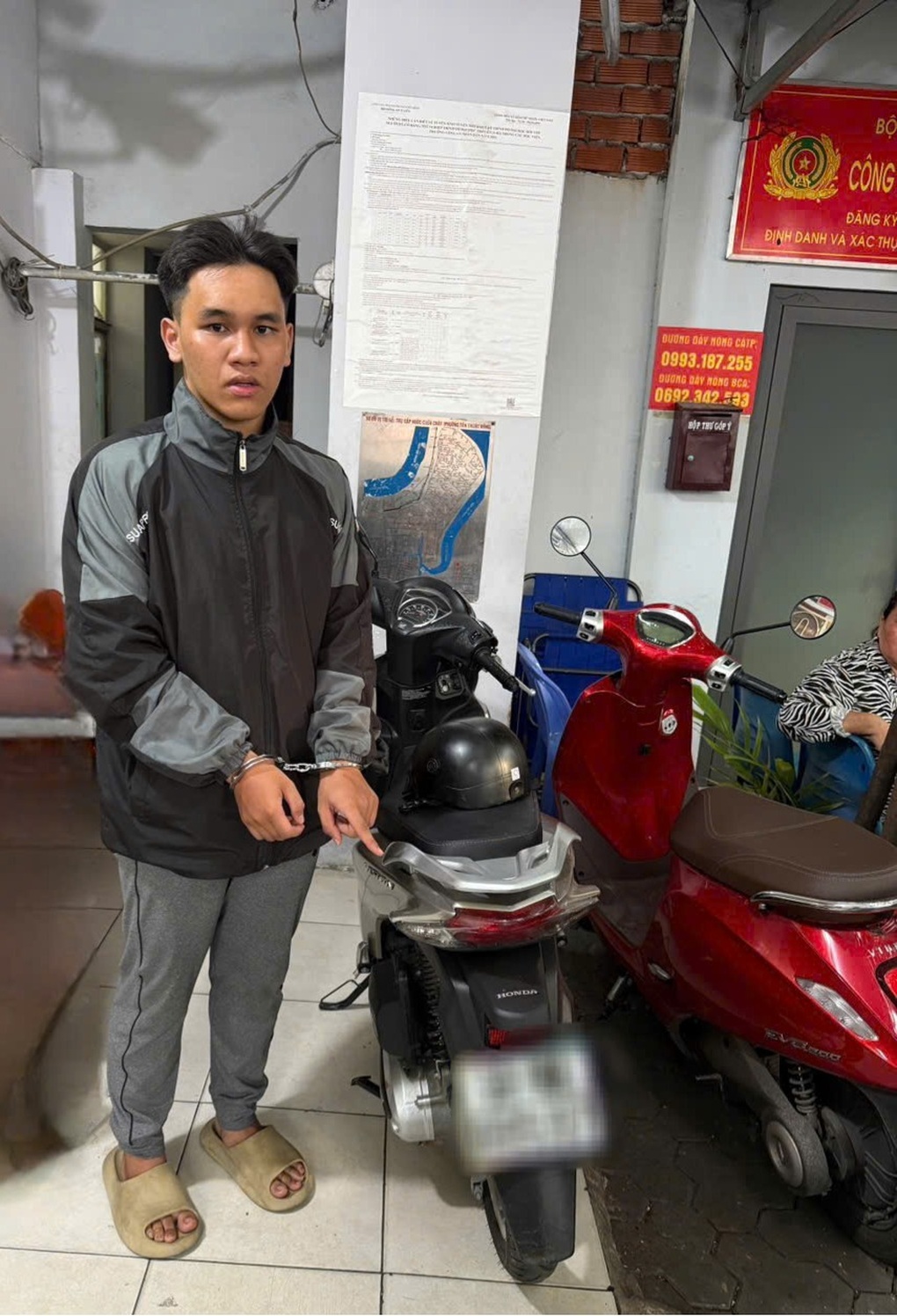 Công an phường ở TPHCM phá nhanh vụ án trong ngày đầu sáp nhập - 1 Công an phường ở TPHCM phá nhanh vụ án trong ngày đầu sáp nhập - 1